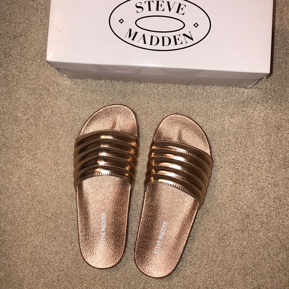 STEVE MADDEN ROSE GOLD SLIDES